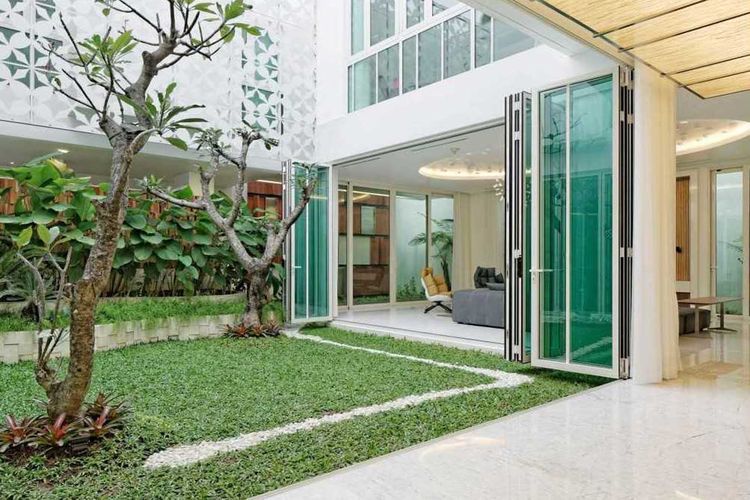 Mendesain Halaman Rumah Menjadi Ruang Terbuka Modern yang Menawan